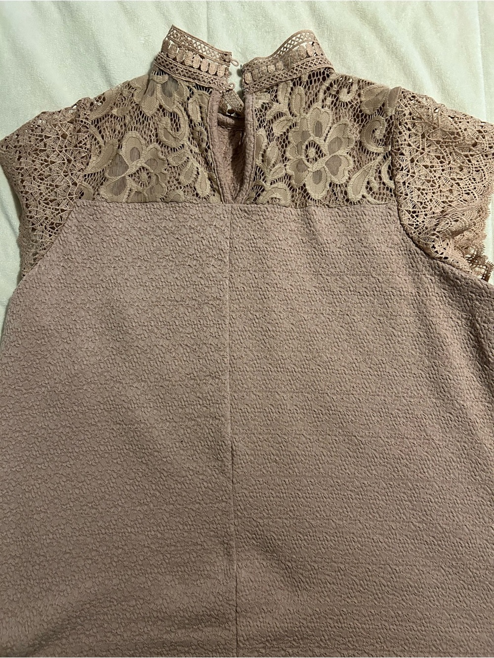 Woman's Pink Lace Top size large - Picture 4 of 5